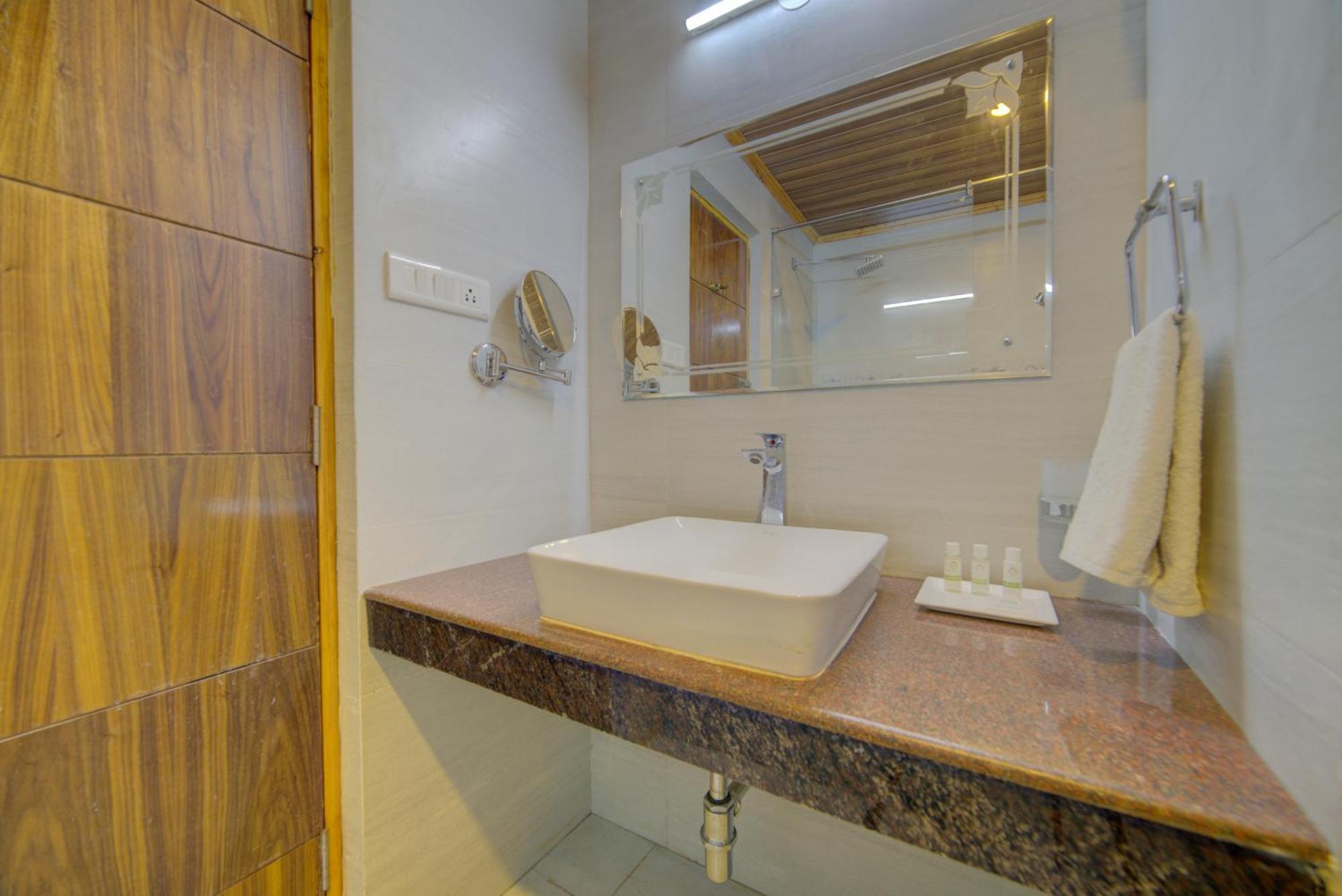 Grace Resort And Spa Manāli Kültér fotó